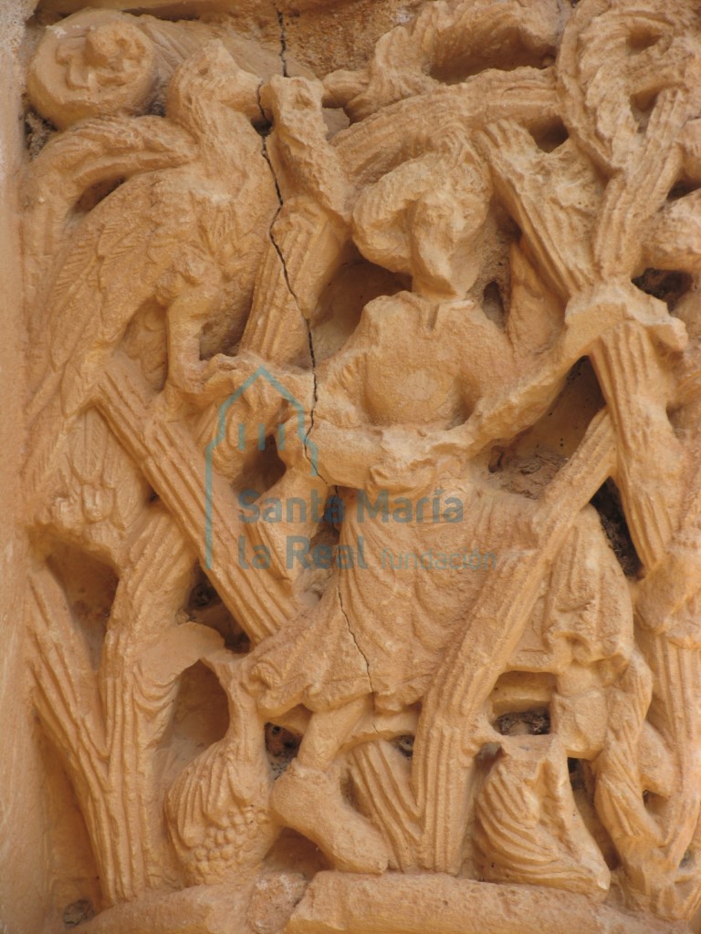 Detalle del capitel occidental de la portada
