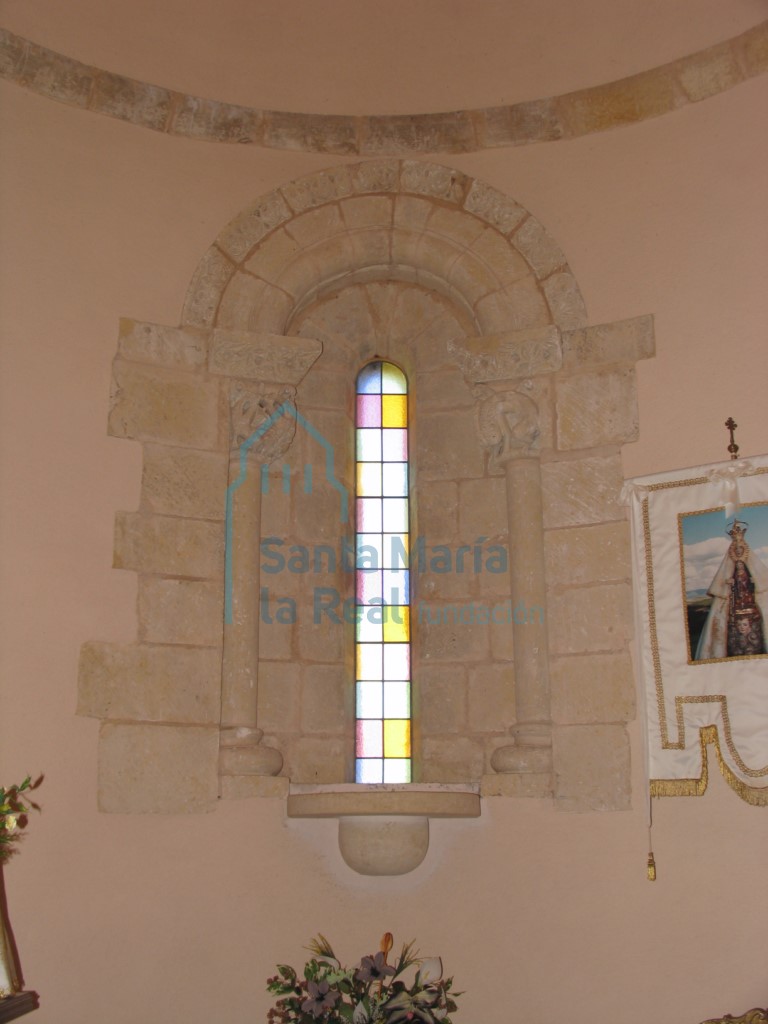Ventana desde el interior del ábside