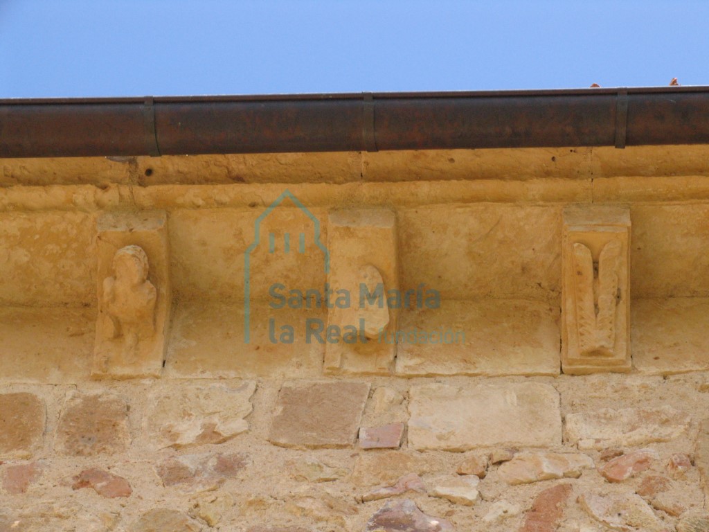 Canecillos del presbiterio