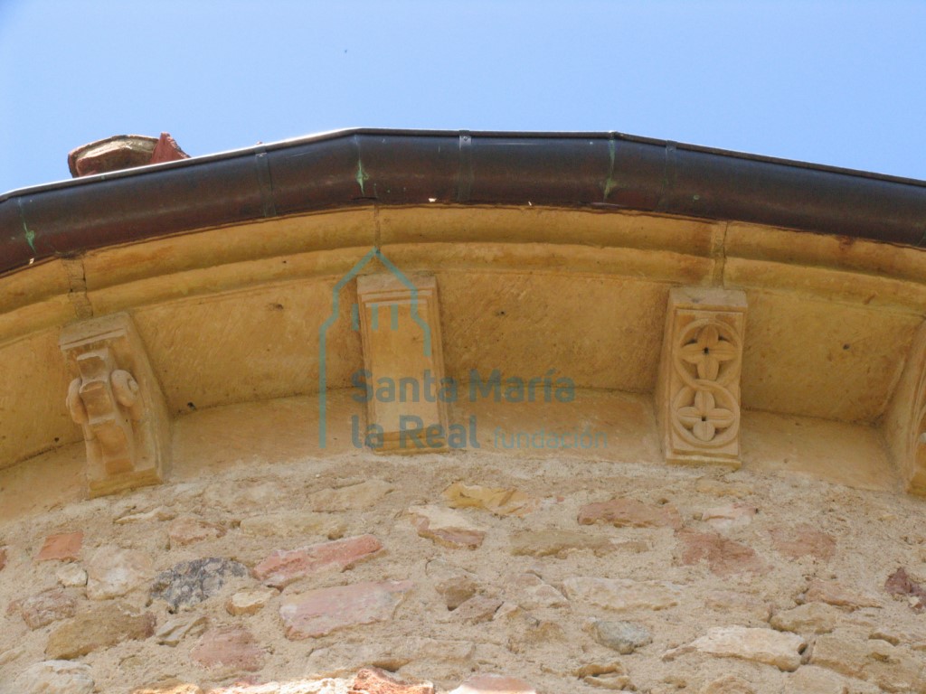 Canecillos del ábside