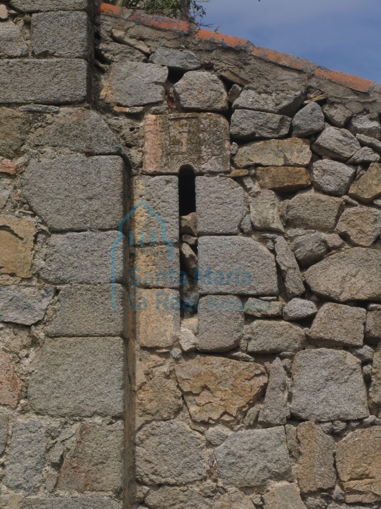 Saetera del muro oriental de la sacristía