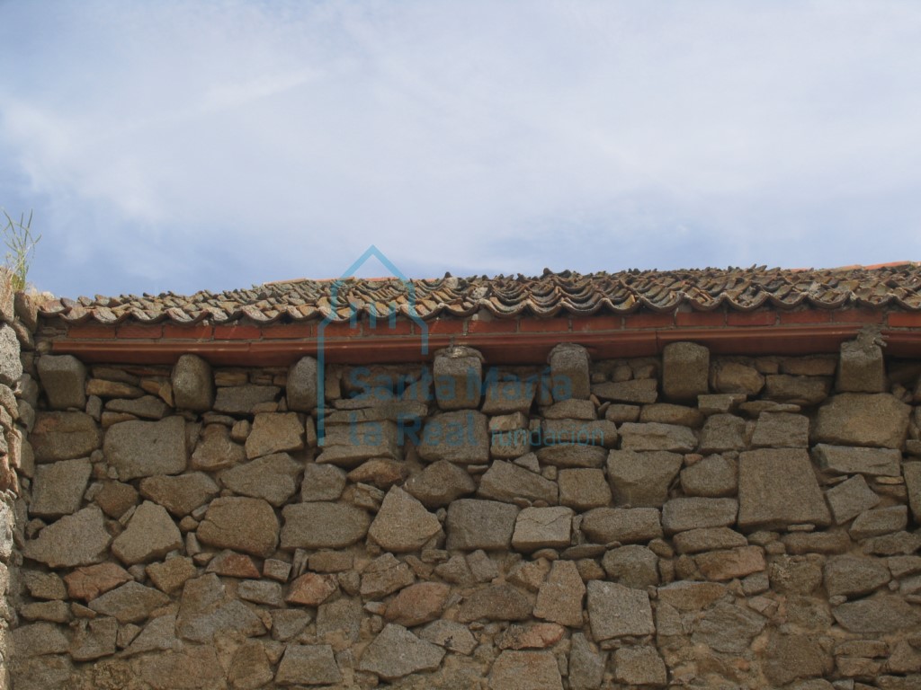 Canecillos del muro meridional