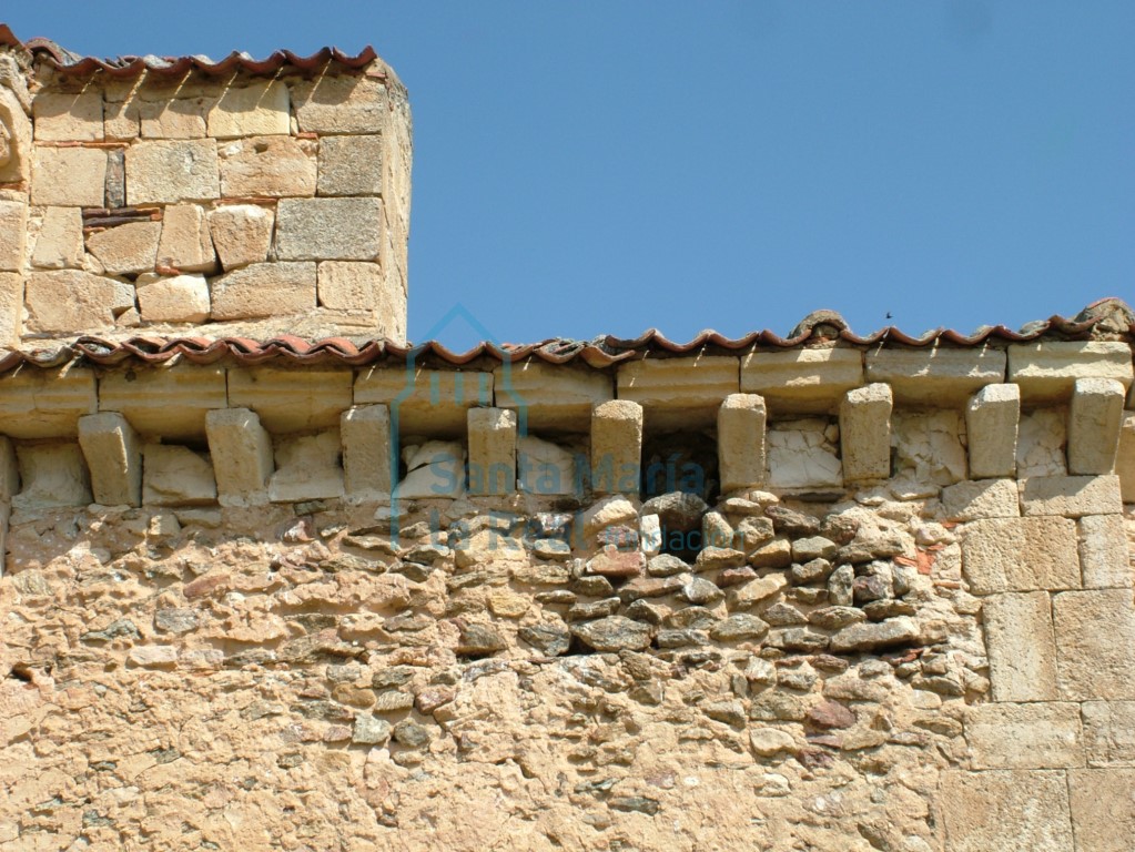 Canecillos del muro meridional de la cabecera
