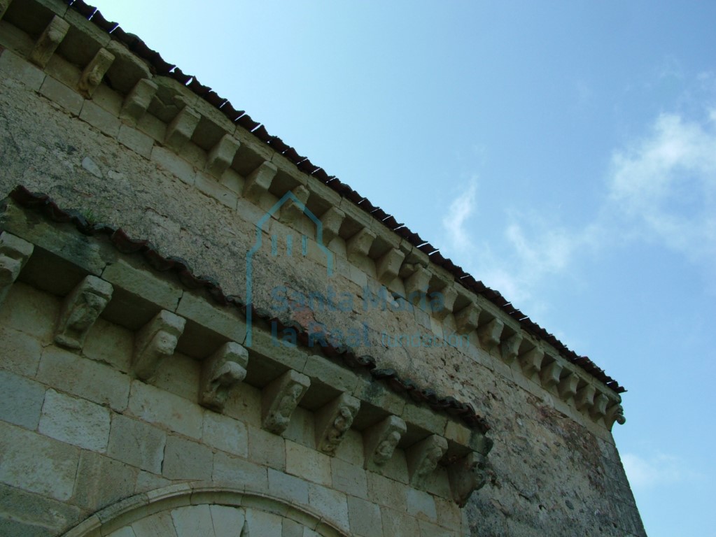Canecillos de la fachada y portada norte