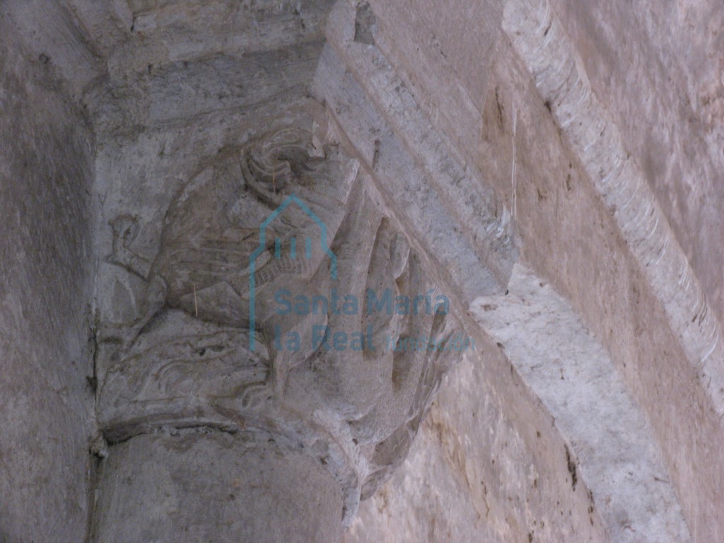 Capitel derecho del arco triunfal Capitel derecho del arco triunfal