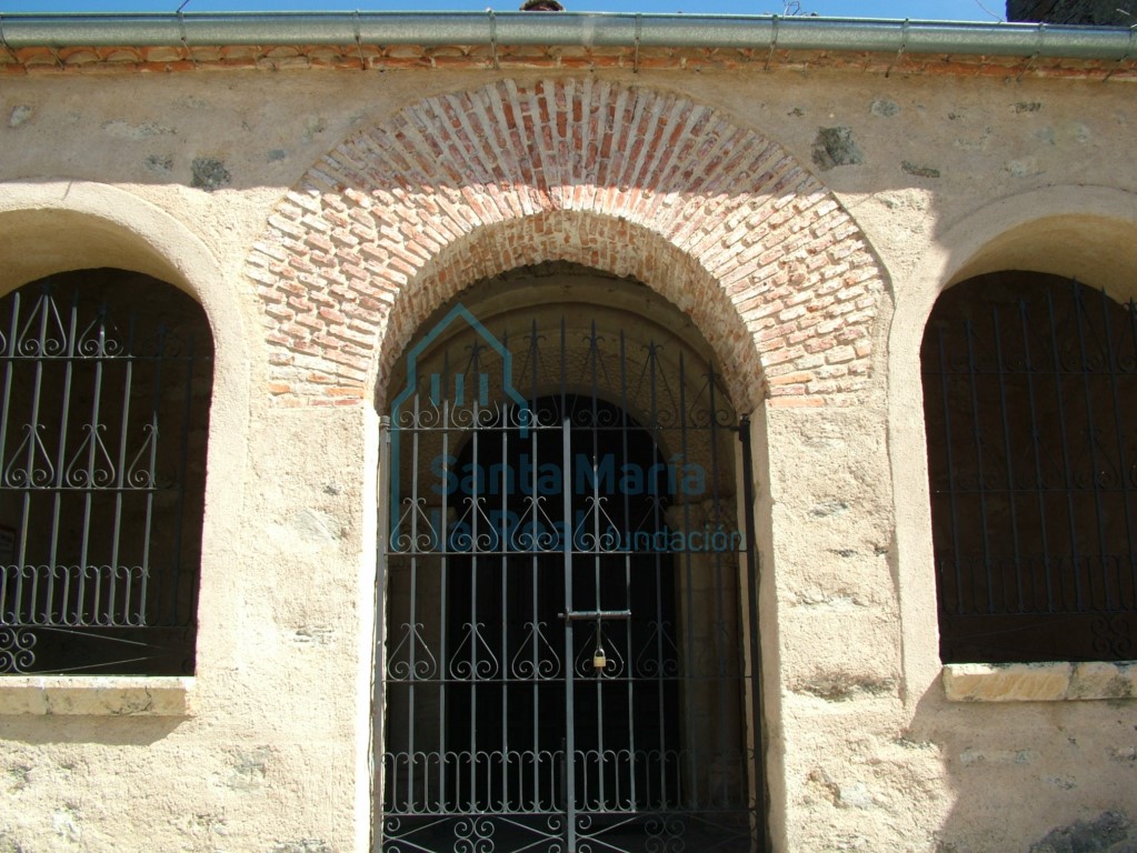 Portada meridional del pórtico