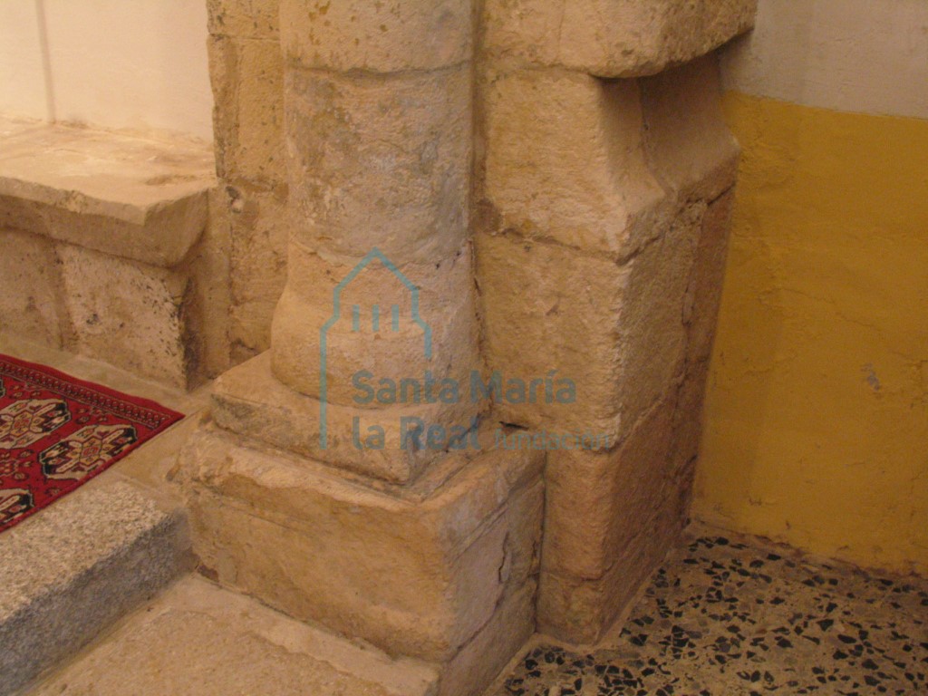 Basa de la columna del arco triunfal