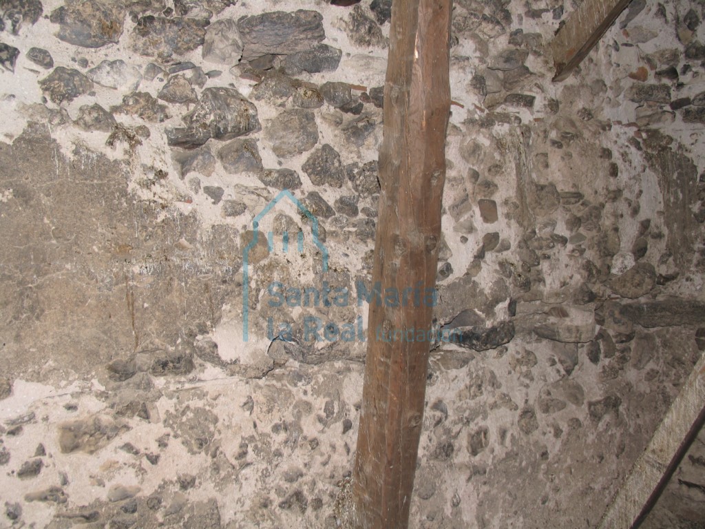 Detalle del interior del  muro de la torre