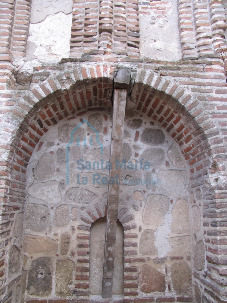 Detalle de la arquería del exterior