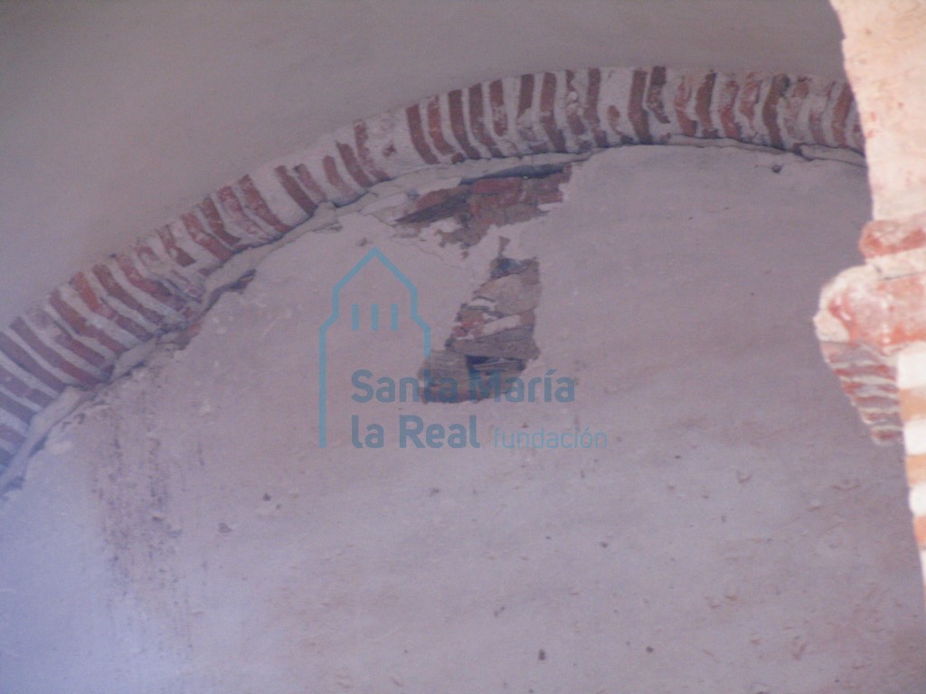 Arquería de ladrillo en la nave