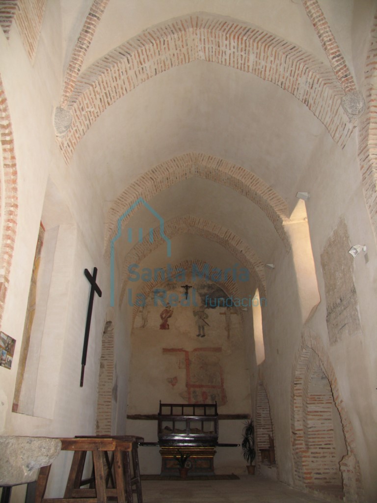 Interior de la capilla del lado derecho de la nave