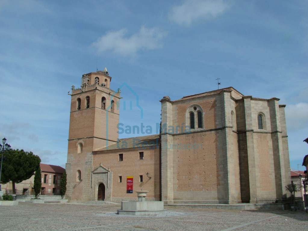 Exterior de la iglesia, muro meridional