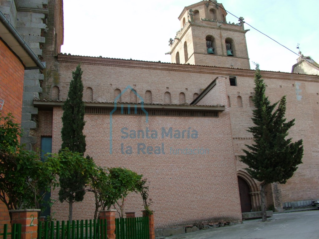 Exterior de la iglesia, muro meridional