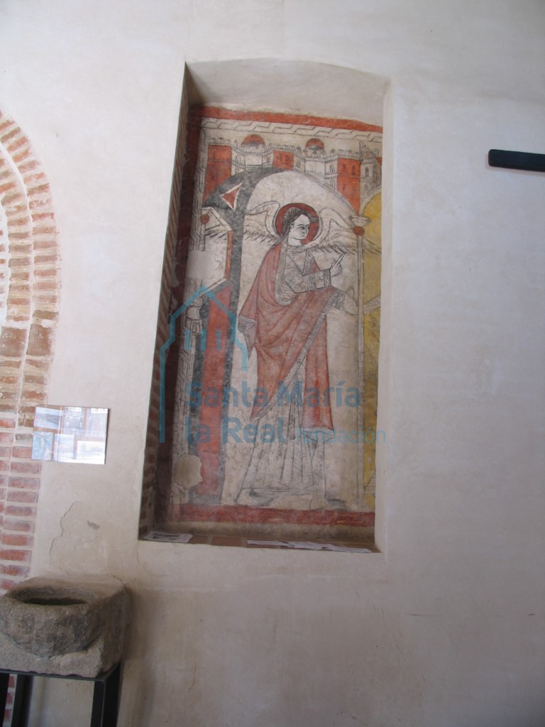 Pintura de un interior de hornacina en un lateral de la capilla