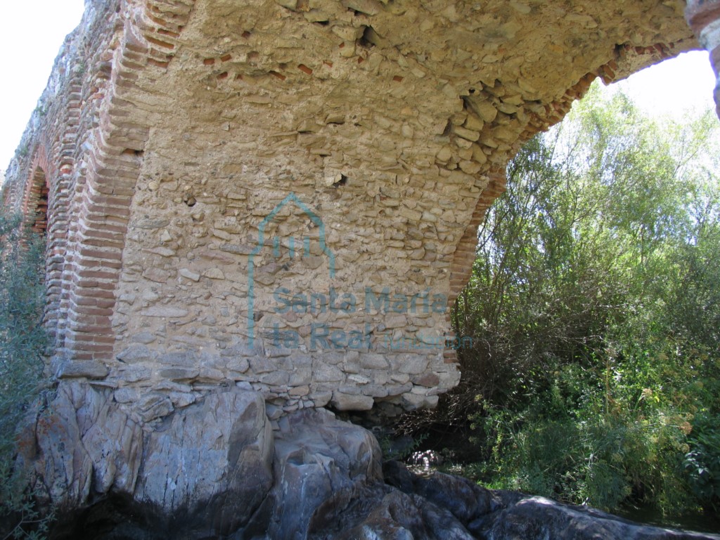 Intradós del arco del puente