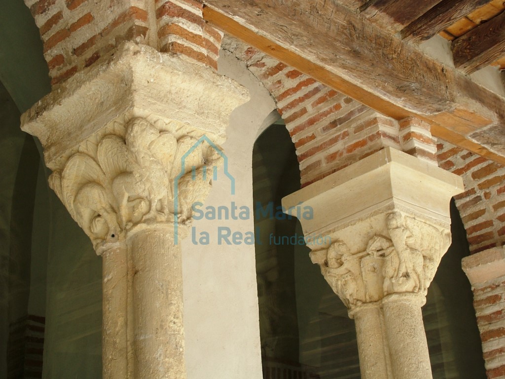 Capiteles del pórtico