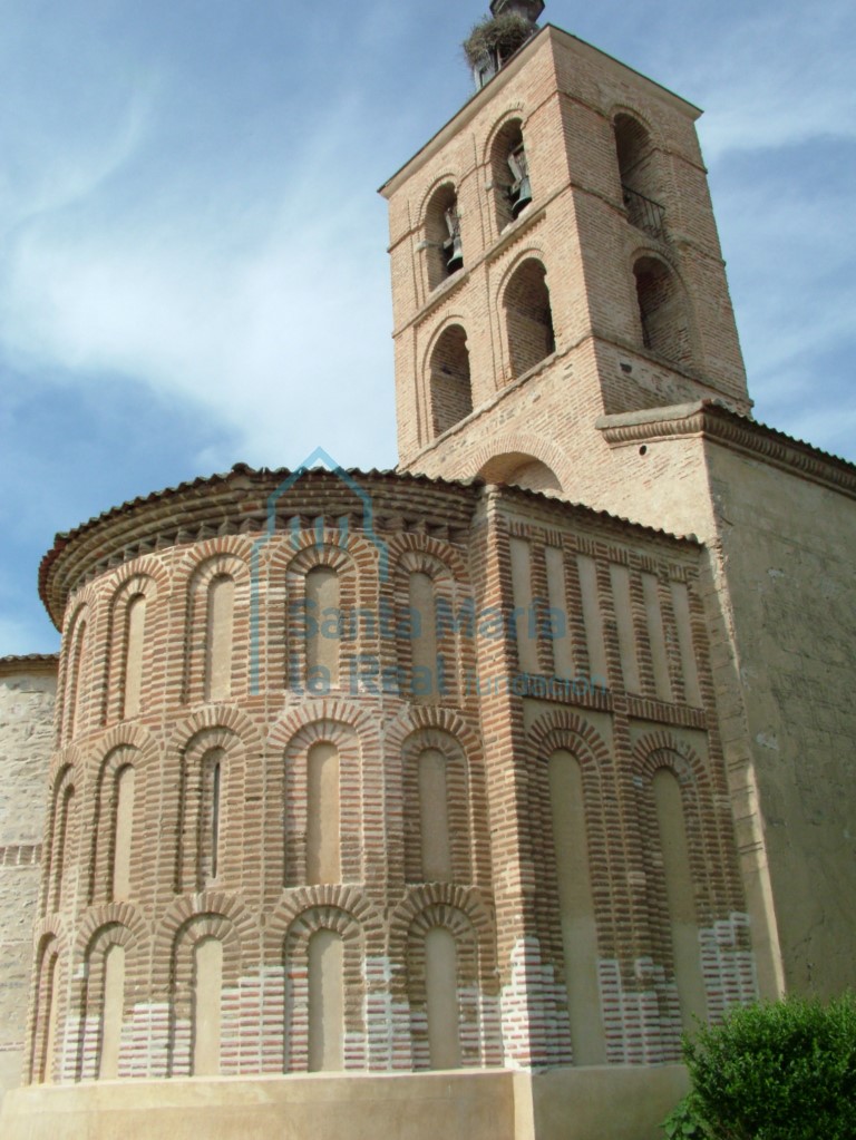 Ábside y torre