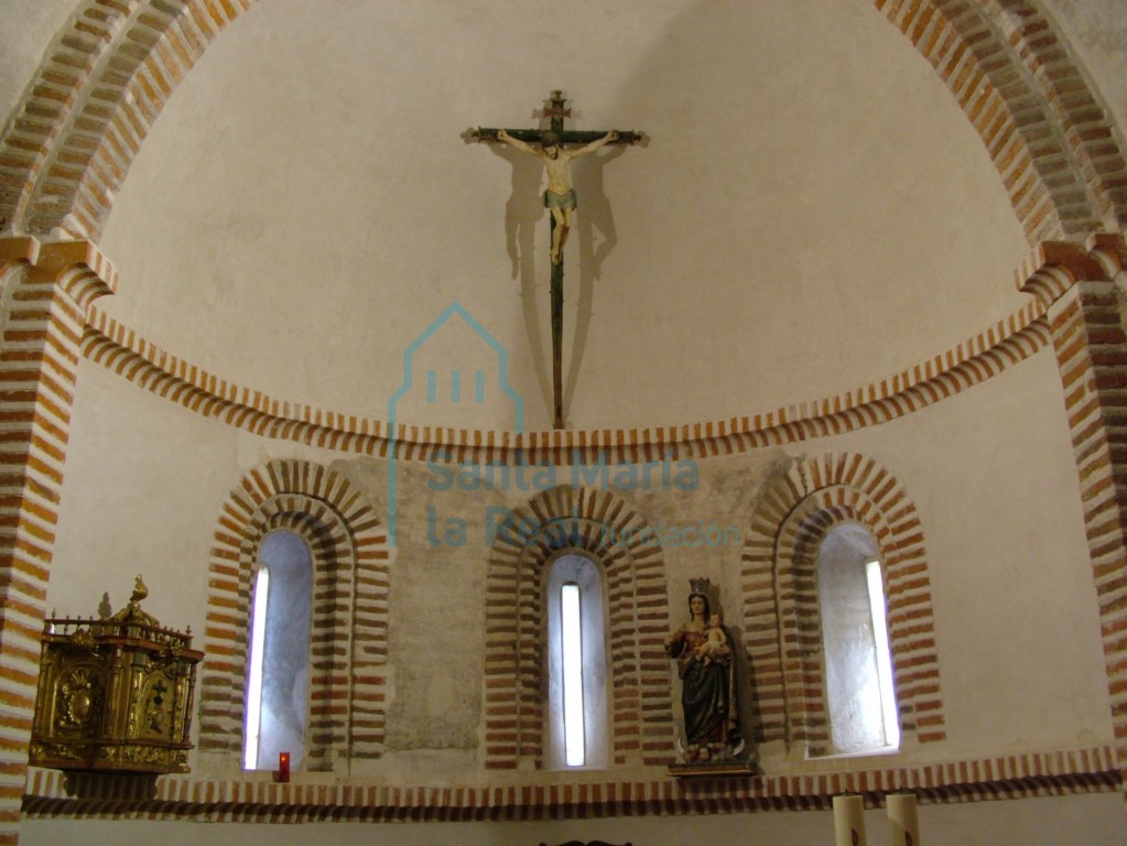 Vanos del interior del ábside Vanos del interior del ábside