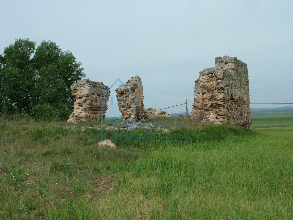 Vista de las ruinas de la ermita
