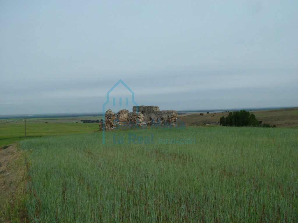 Vista de las ruinas de la ermita