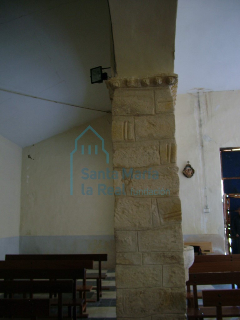 Interior nave lateral