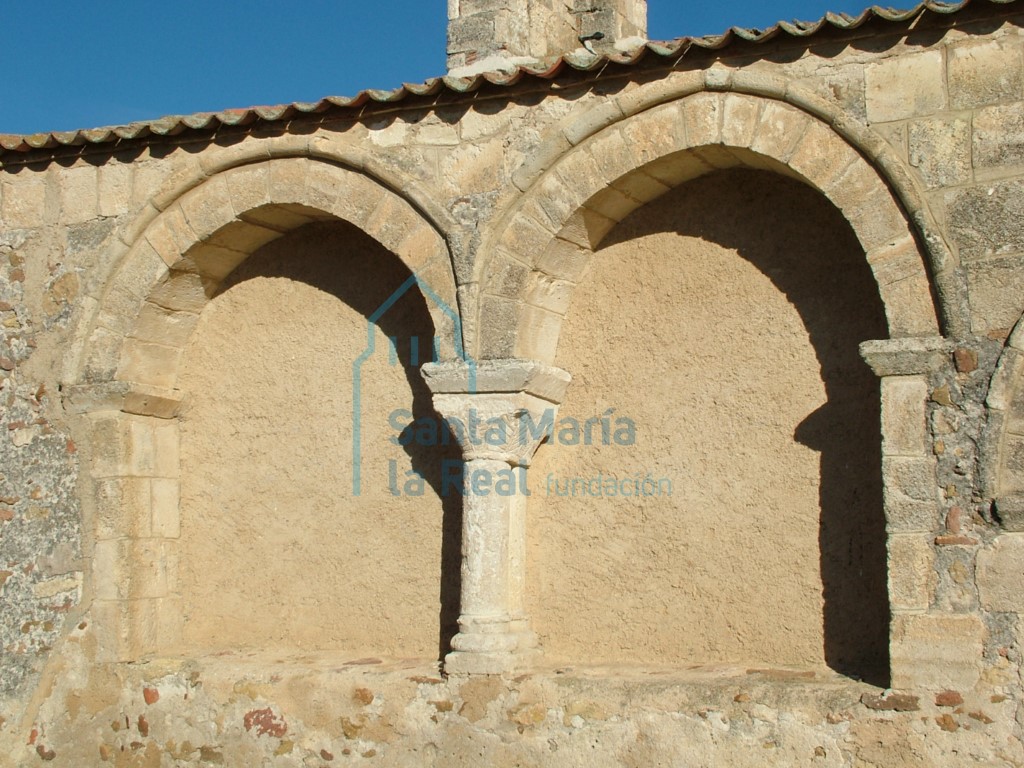 Detalle de la arquería del portico sur
