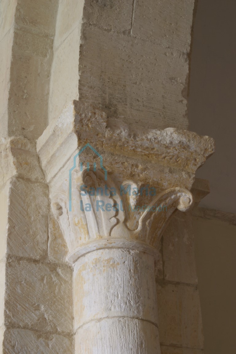 Capitel del arco triunfal.vista lateral