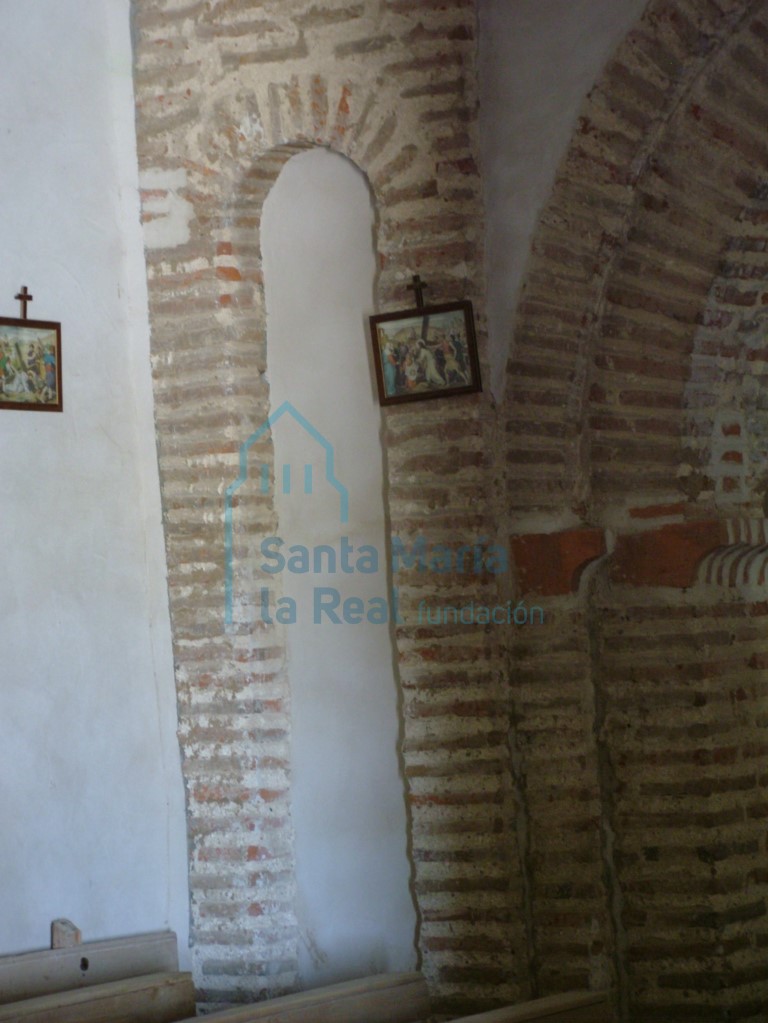 Arco de ladrillo de un lateral del trascoro