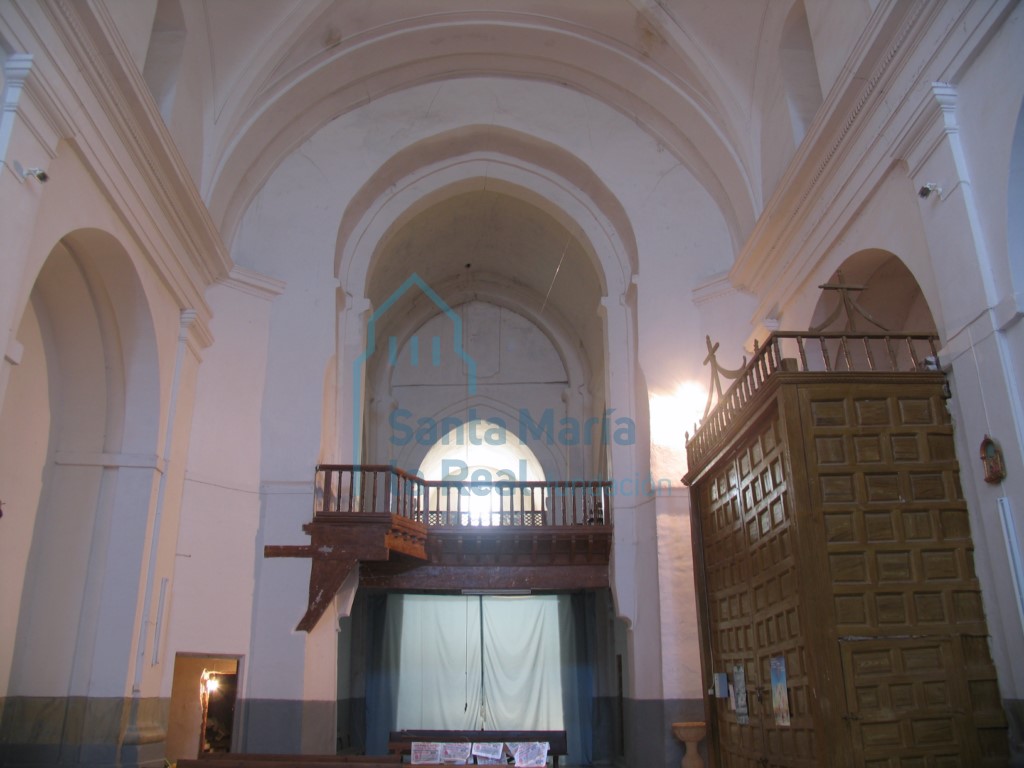 Vista del interior de la nave desde la cabecera