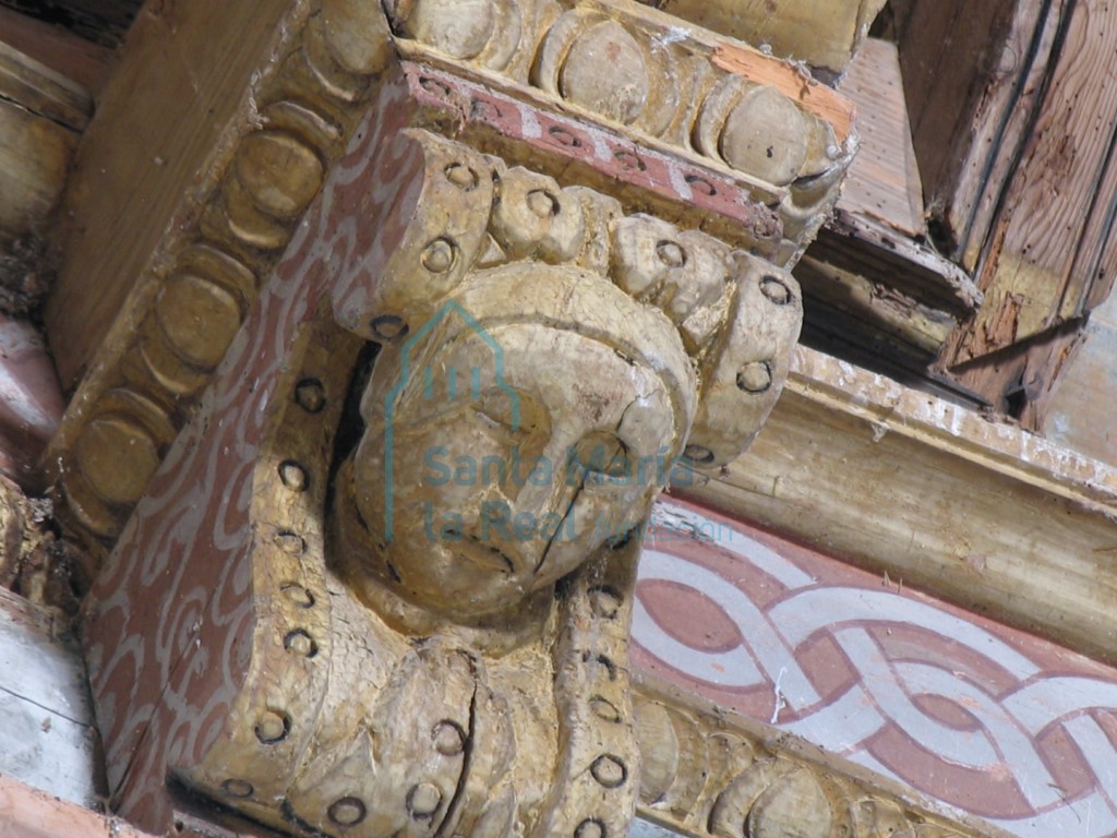 Ménsula con rostro
