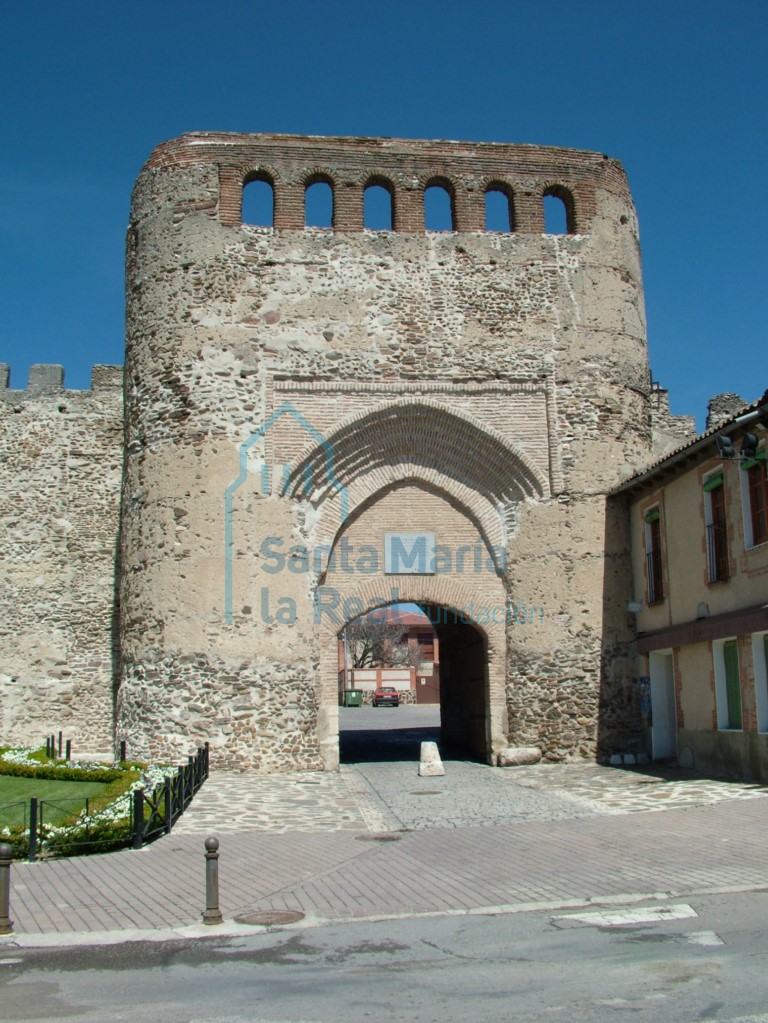 Vista de la puerta de la muralla