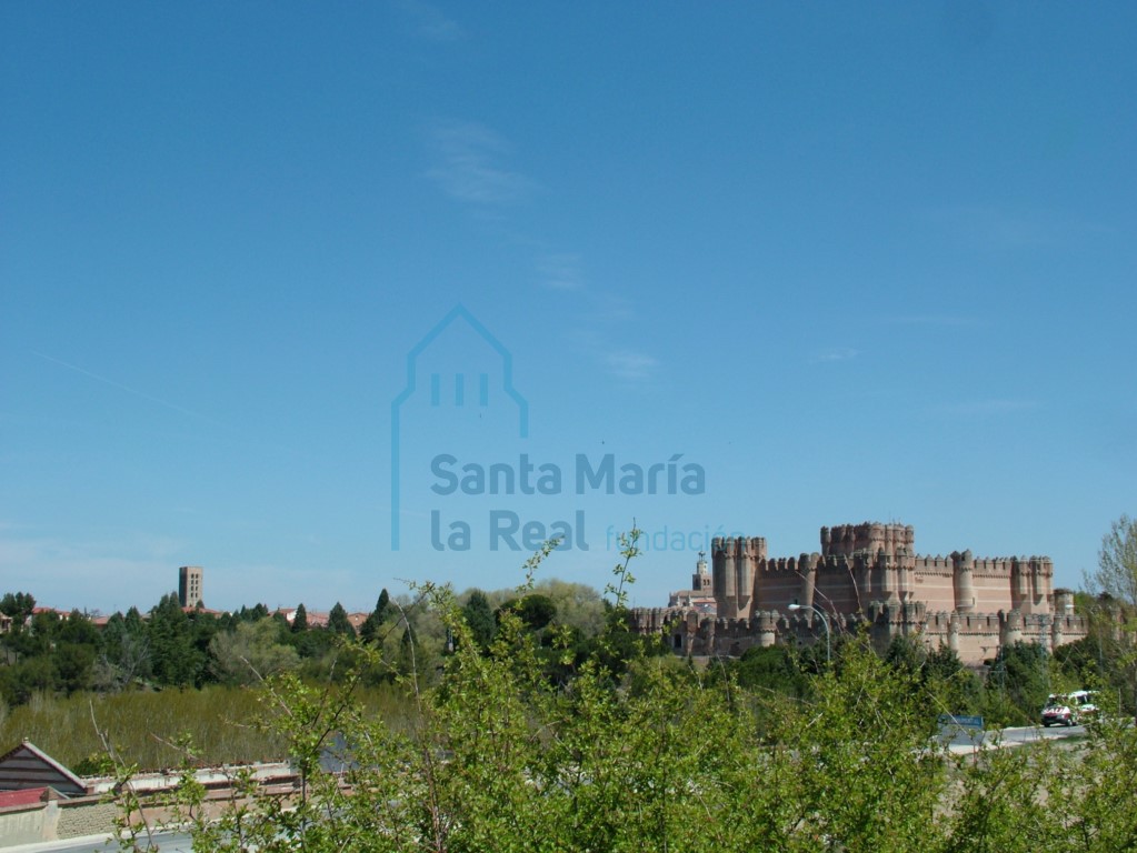 Panorámica del castillo y la torre de San Nicolás