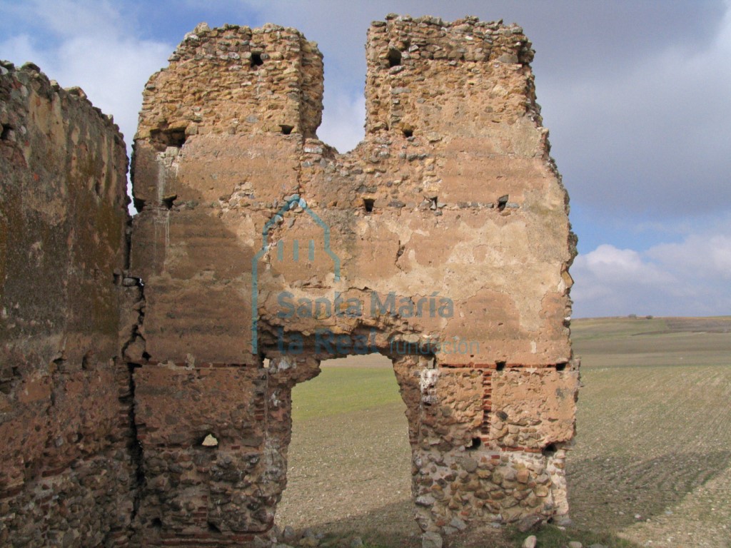 Detalle del hastial oeste desde el interior Detalle del hastial oeste desde el interior