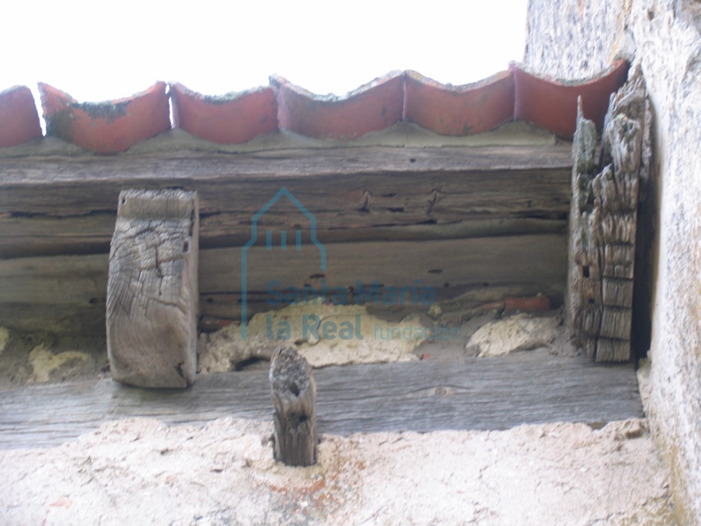 Canecillos de madera Canecillos de madera