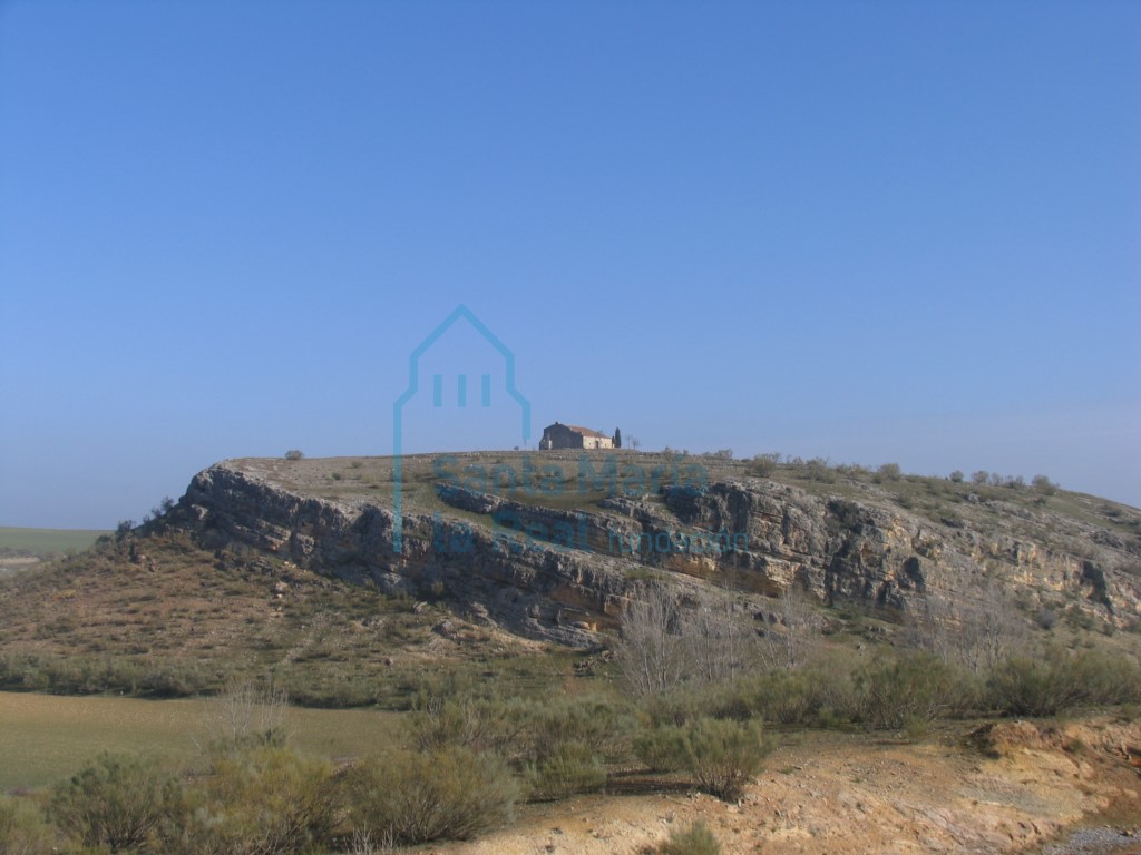 Panorámica del cerro del Tormejón con la ermita