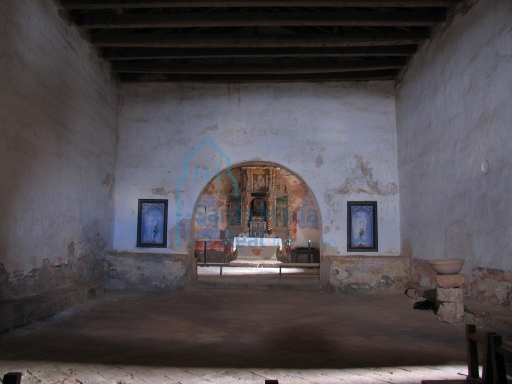 Interior de la ermita desde los pies