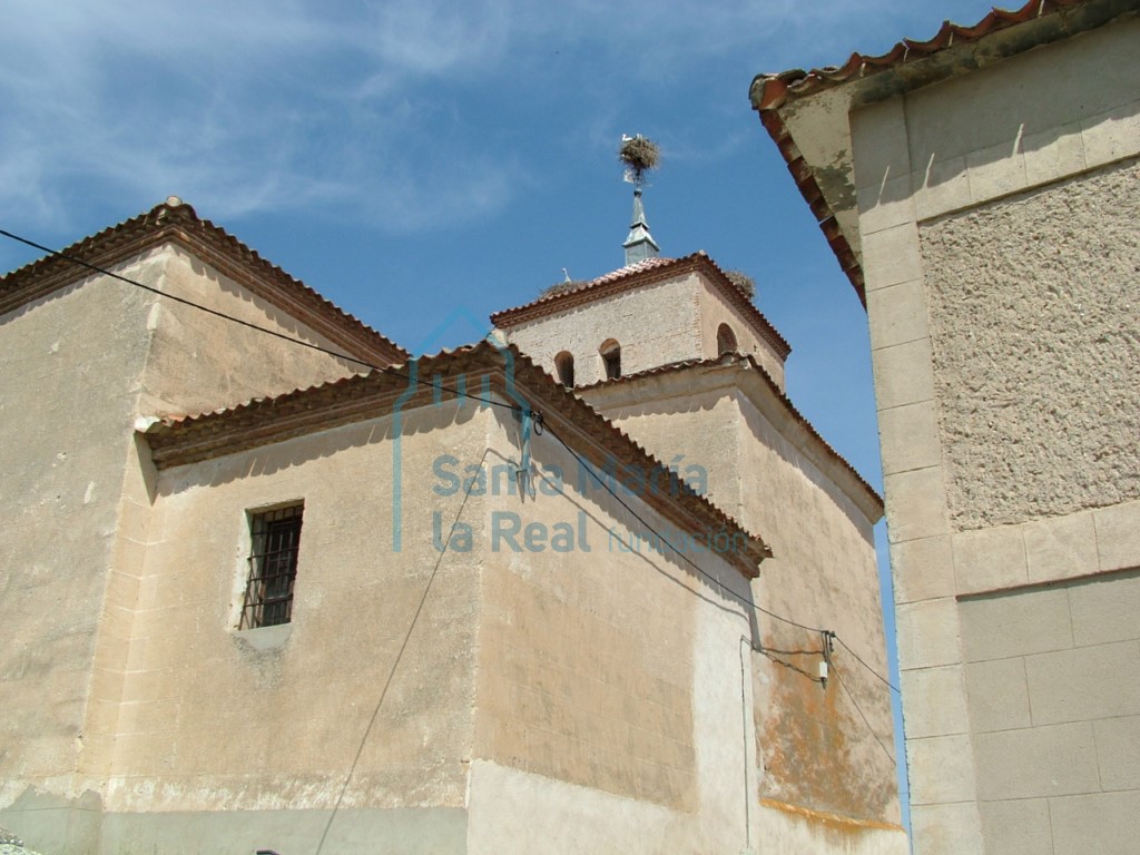 Exterior de la iglesia, vista de la torre