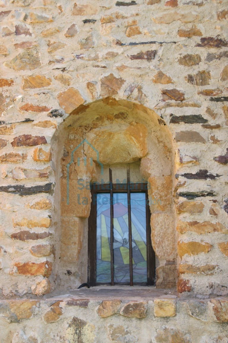 Detalle de la ventana de la cabecera del lado sur