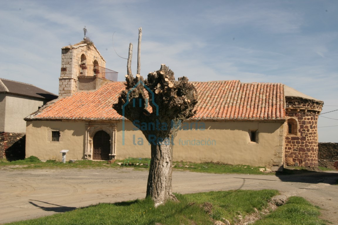 Vista de la iglesia desde el sur