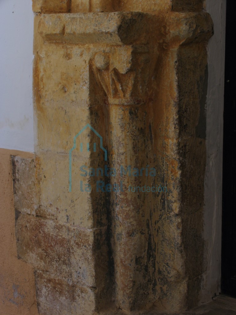 Detalle de la jamba izquierda de la portada meridional