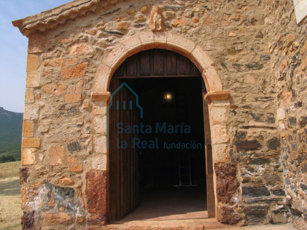 Acceso al pórtico