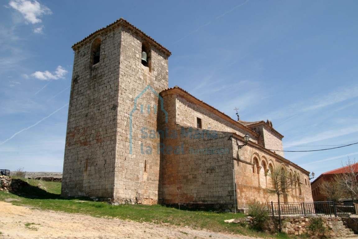 Vista de la iglesia desde el sudoeste