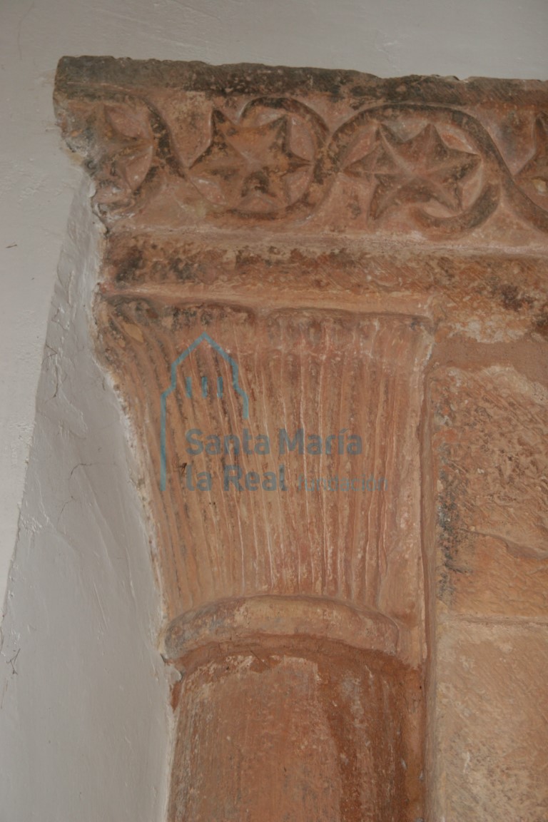 Capitel de la arquería desde el interior