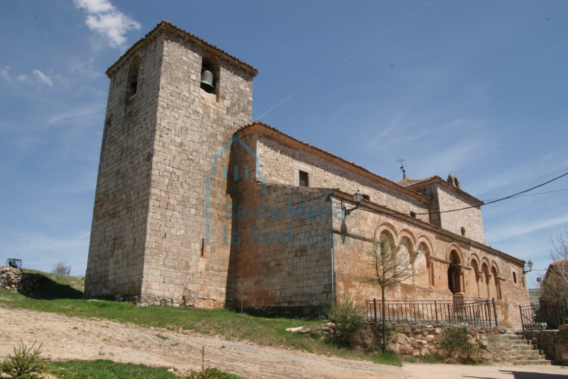 Vista de la iglesia desde el suroeste