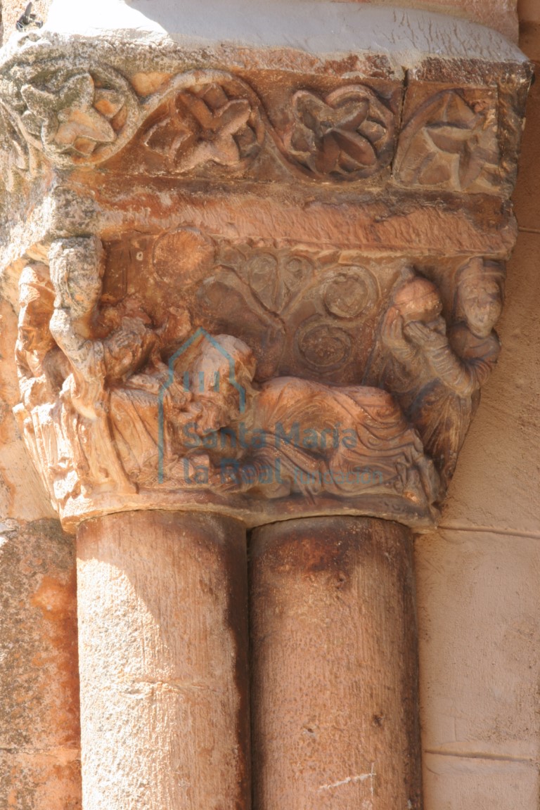 Capitel de la Epifanía de la portada de la galería
