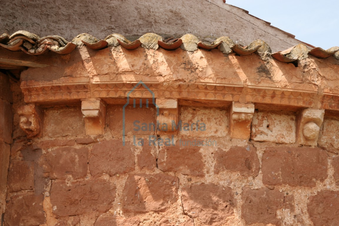 Canecillos del ábside
