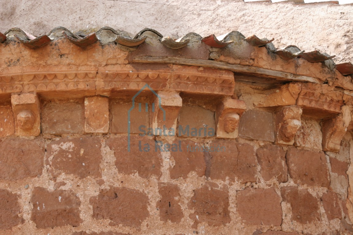 Canecillos del ábside