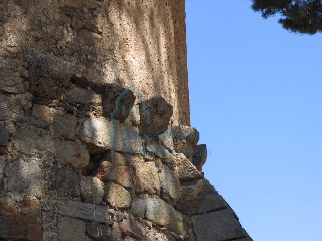 Detalle de la antigua cornisa