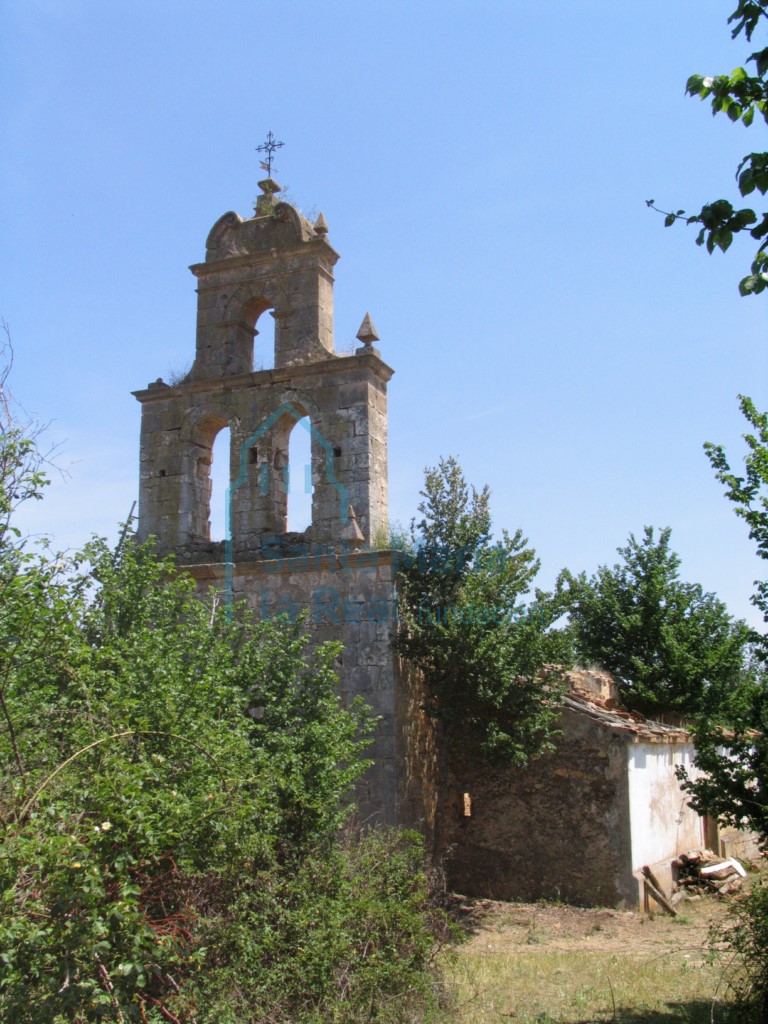 Vista exterior de la espadaña