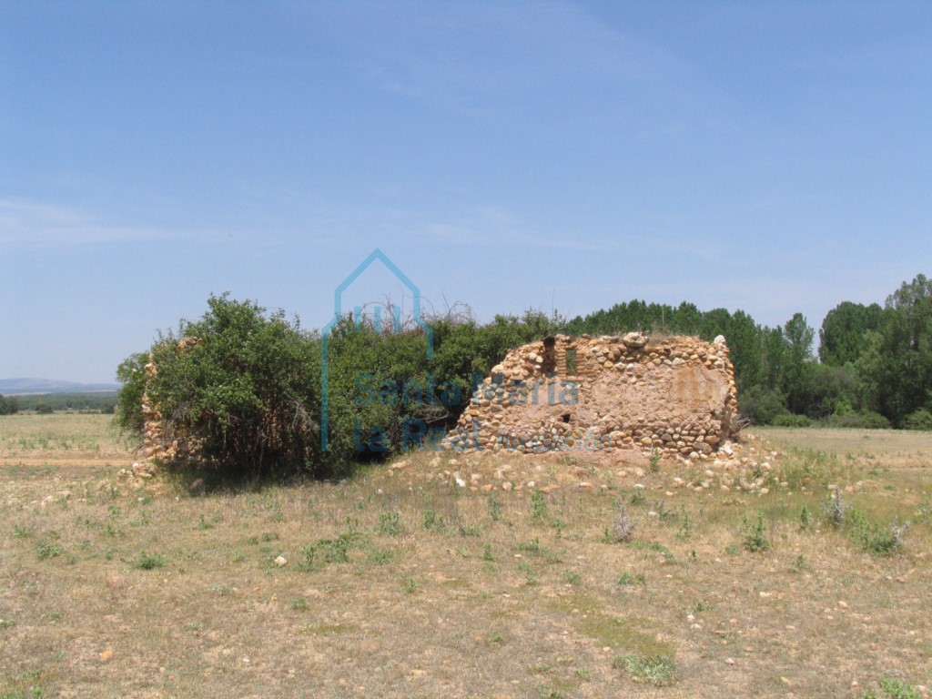 Vista de las ruinas de la ermita desde el sur